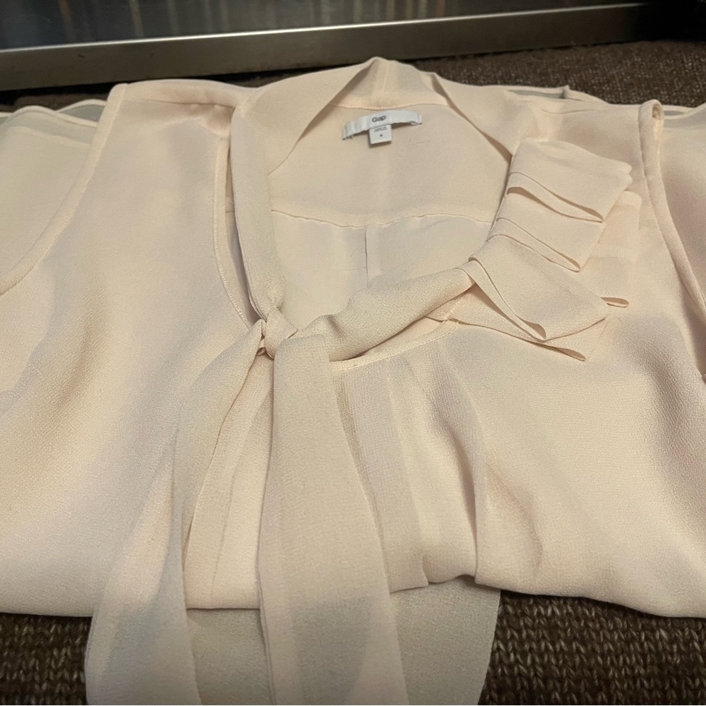 GAP NW0T Y2K  Elegant Cream Sleeveless Blouse